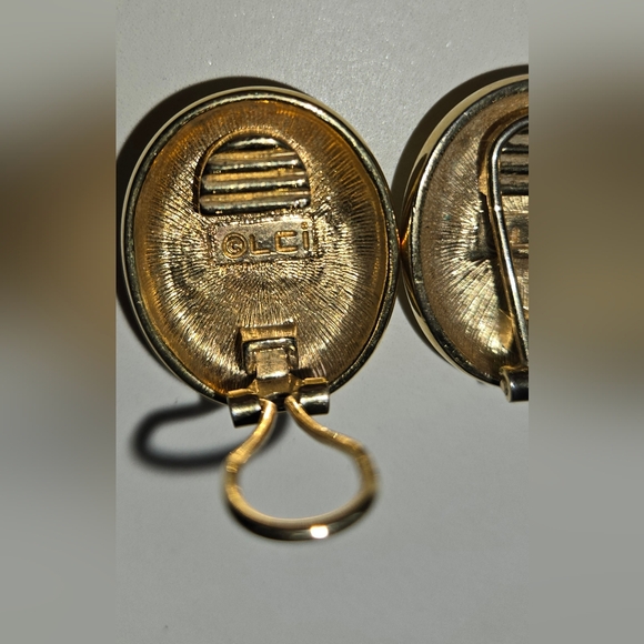 Vintage Liz Claiborn Omni Clip Gold and Silver Dome Earrings - Picture 5 of 9